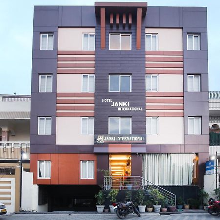 Hotel Janki International 3 Km From Kashi Vishwanath Temple Free Pickup From Railway Station Варанасі Екстер'єр фото