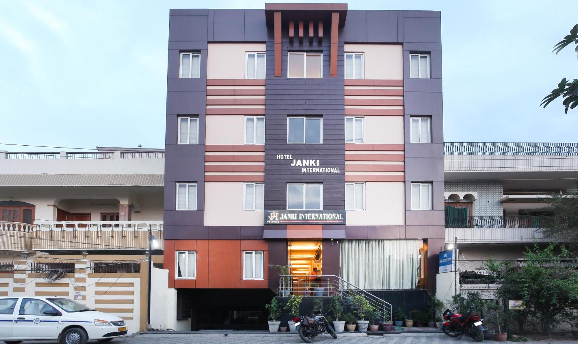 Hotel Janki International 3 Km From Kashi Vishwanath Temple Free Pickup From Railway Station Варанасі Екстер'єр фото