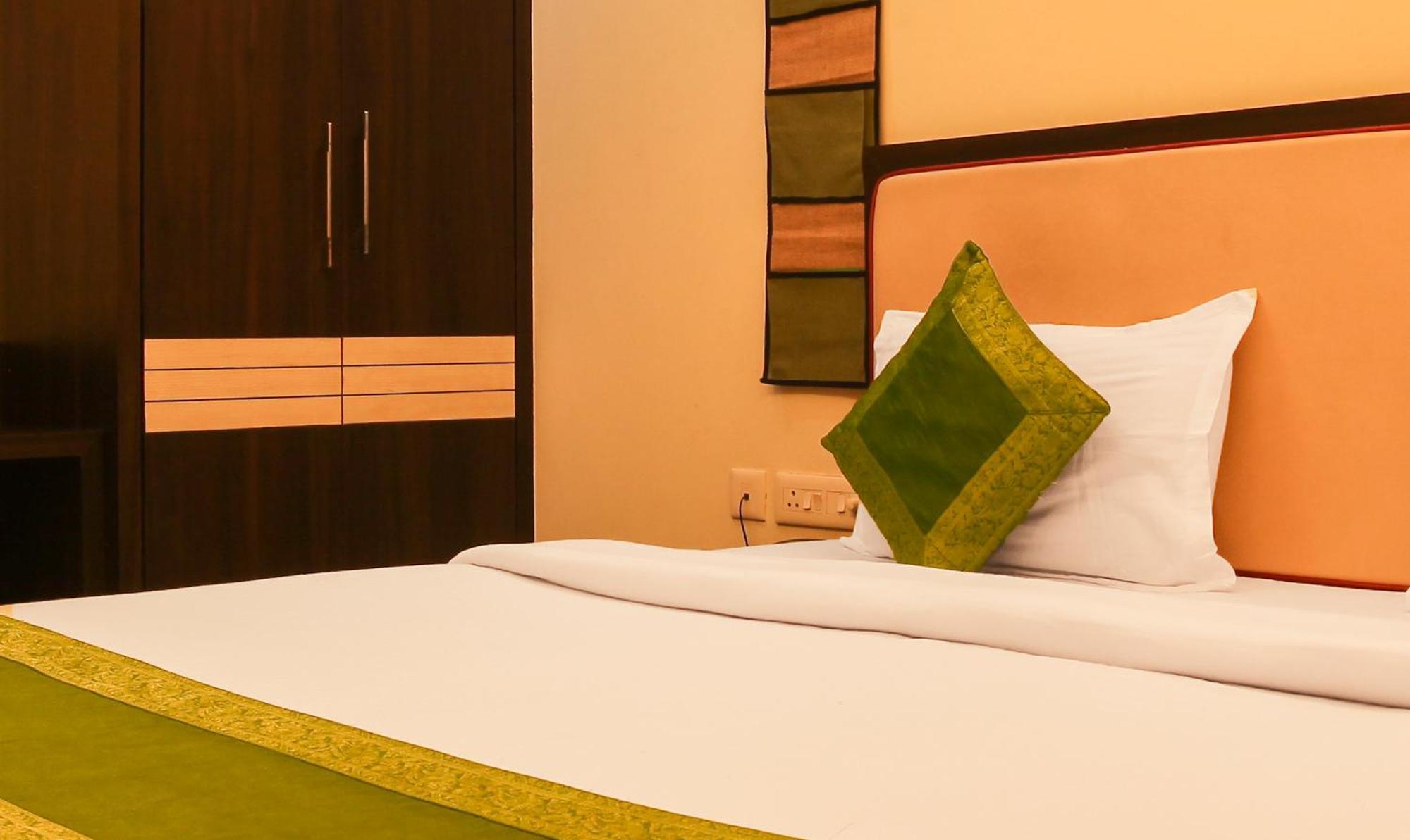 Hotel Janki International 3 Km From Kashi Vishwanath Temple Free Pickup From Railway Station Варанасі Екстер'єр фото