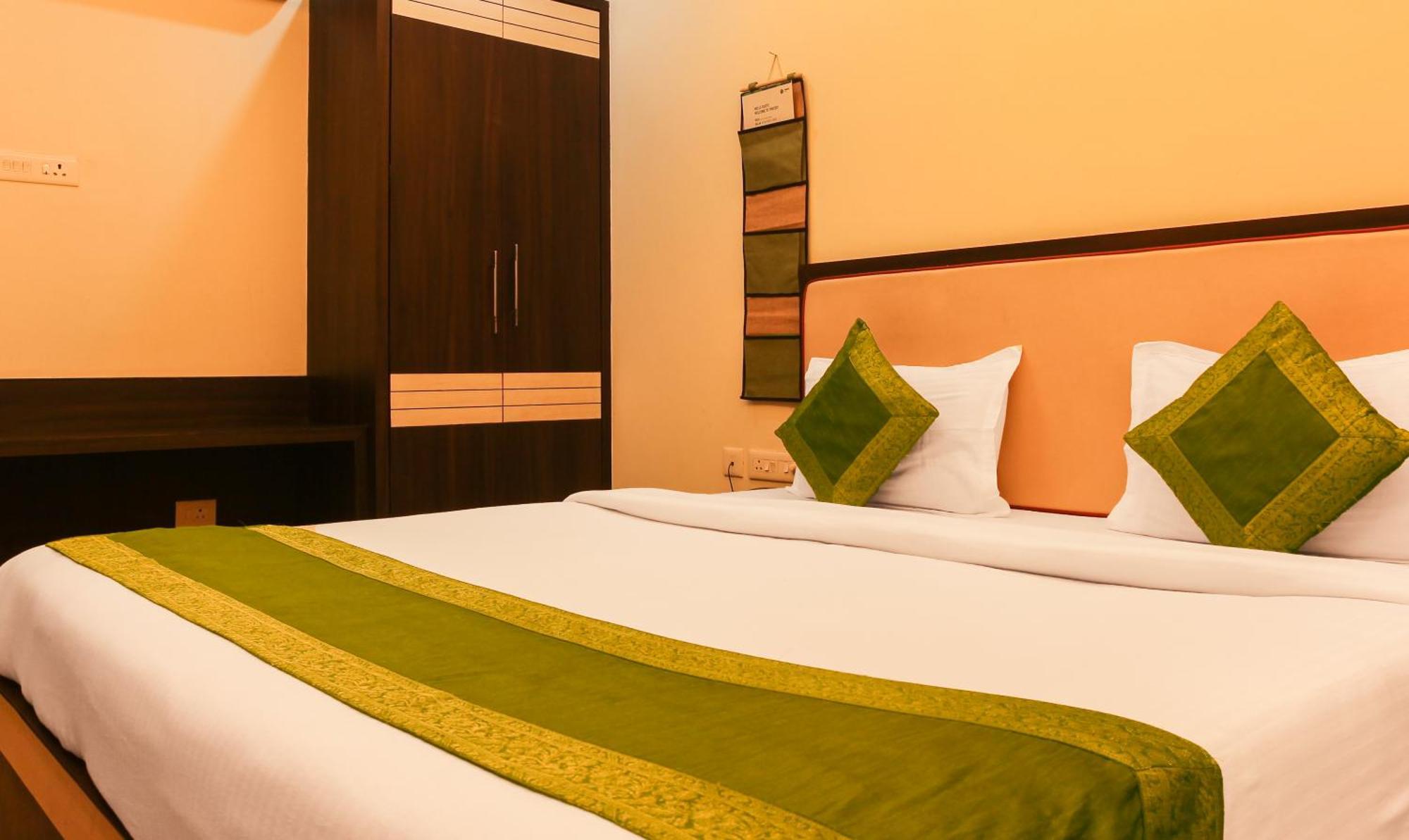 Hotel Janki International 3 Km From Kashi Vishwanath Temple Free Pickup From Railway Station Варанасі Екстер'єр фото