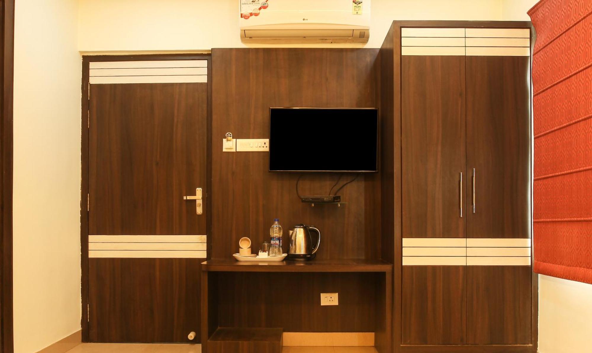 Hotel Janki International 3 Km From Kashi Vishwanath Temple Free Pickup From Railway Station Варанасі Екстер'єр фото