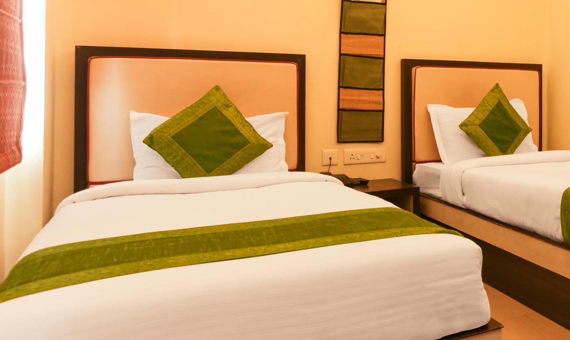 Hotel Janki International 3 Km From Kashi Vishwanath Temple Free Pickup From Railway Station Варанасі Екстер'єр фото