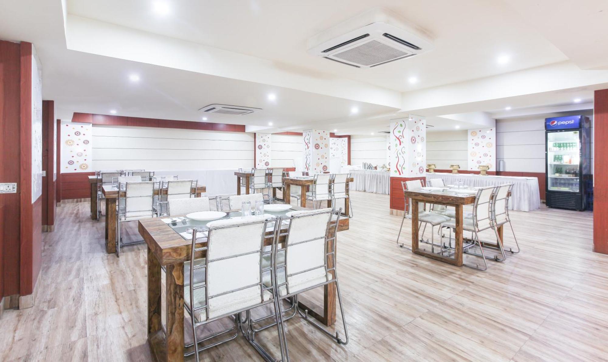Hotel Janki International 3 Km From Kashi Vishwanath Temple Free Pickup From Railway Station Варанасі Екстер'єр фото