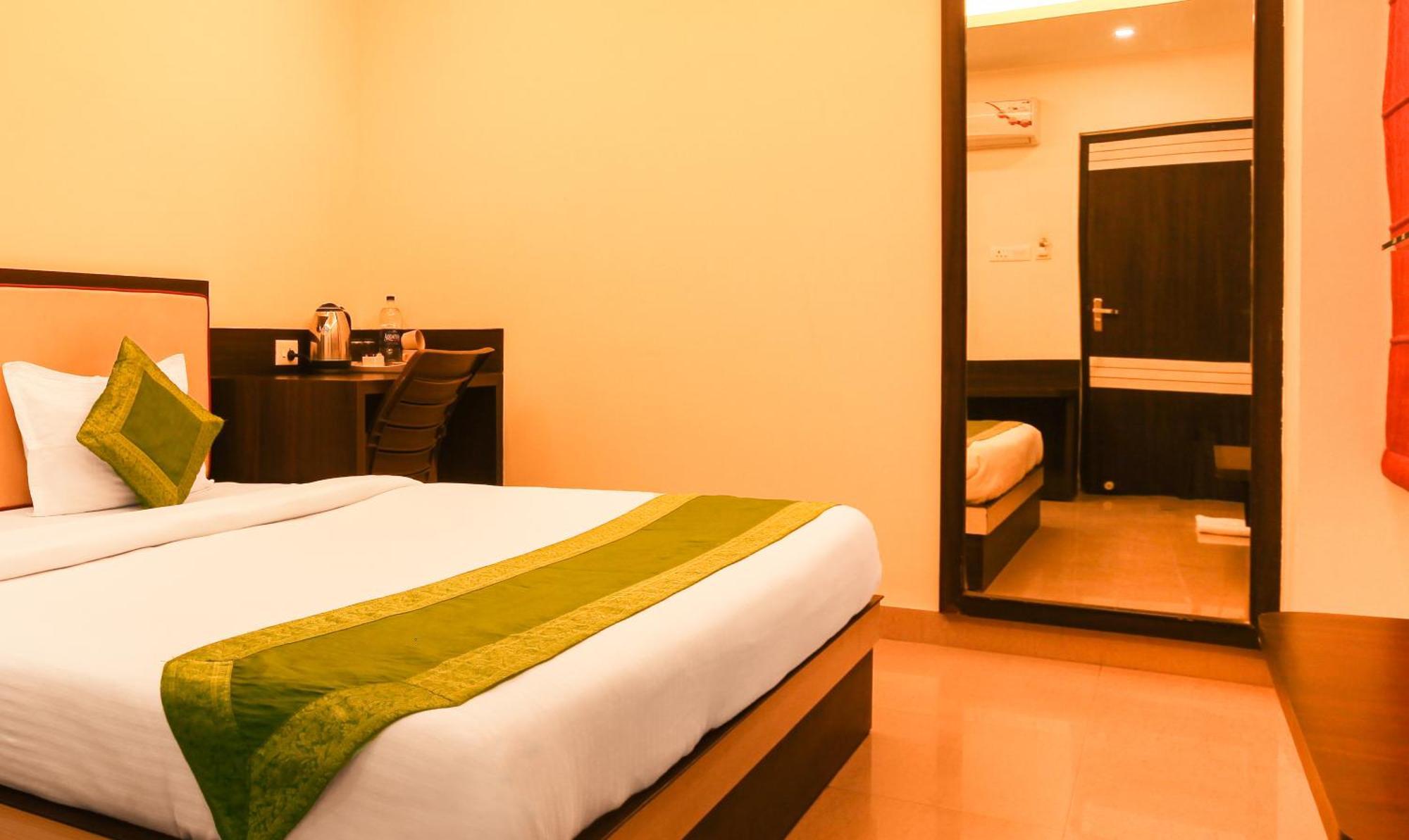 Hotel Janki International 3 Km From Kashi Vishwanath Temple Free Pickup From Railway Station Варанасі Екстер'єр фото