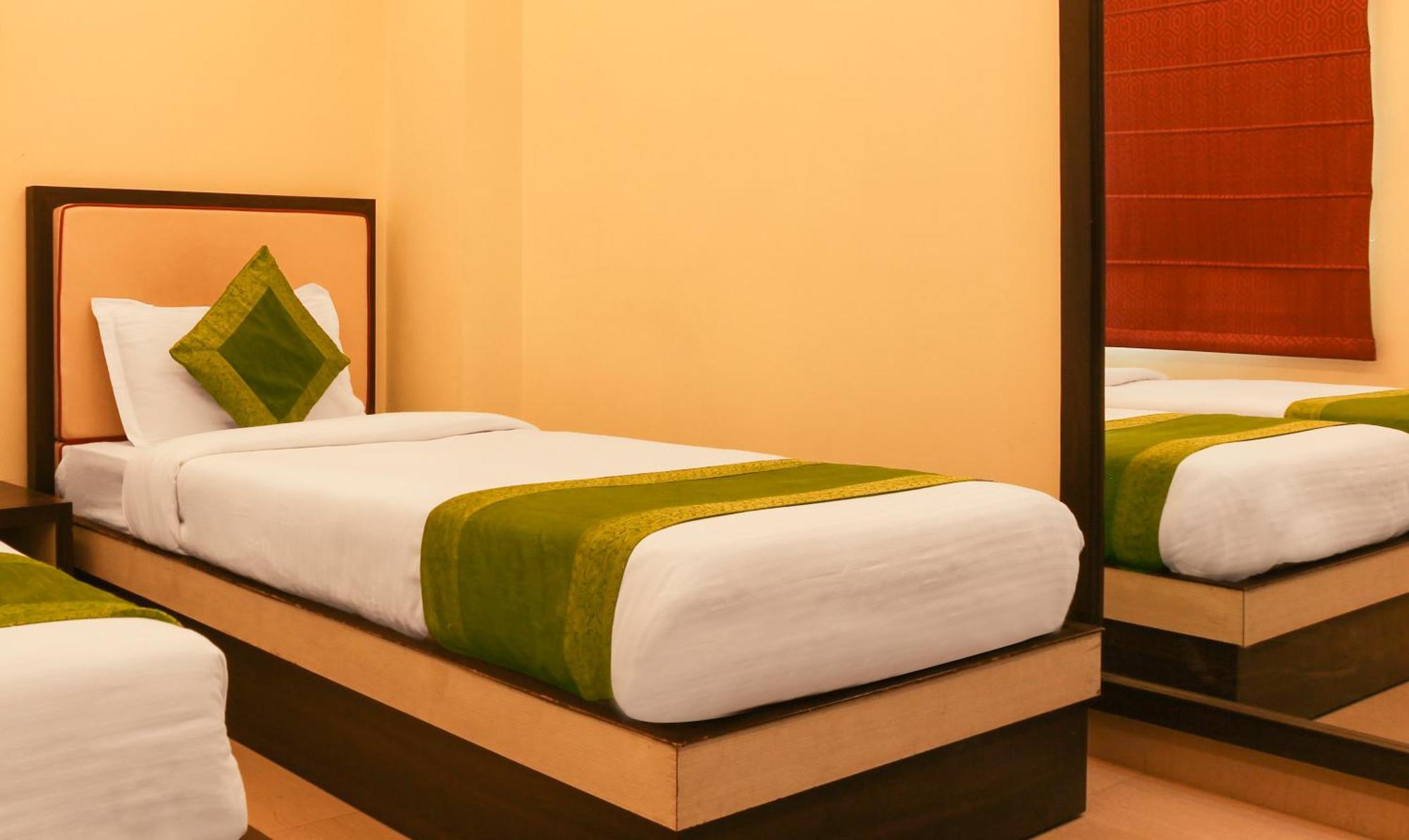 Hotel Janki International 3 Km From Kashi Vishwanath Temple Free Pickup From Railway Station Варанасі Екстер'єр фото