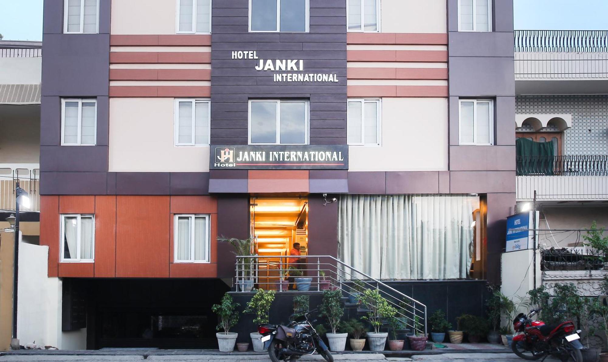 Hotel Janki International 3 Km From Kashi Vishwanath Temple Free Pickup From Railway Station Варанасі Екстер'єр фото