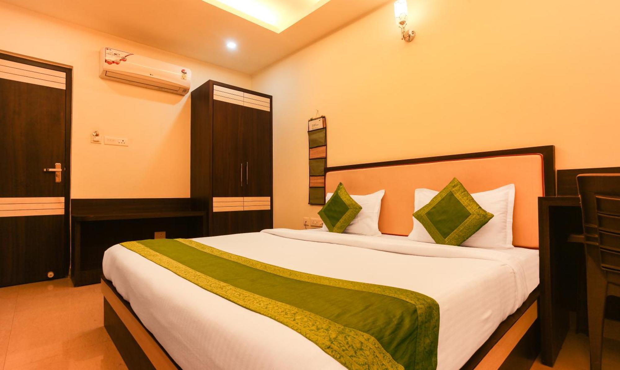 Hotel Janki International 3 Km From Kashi Vishwanath Temple Free Pickup From Railway Station Варанасі Екстер'єр фото