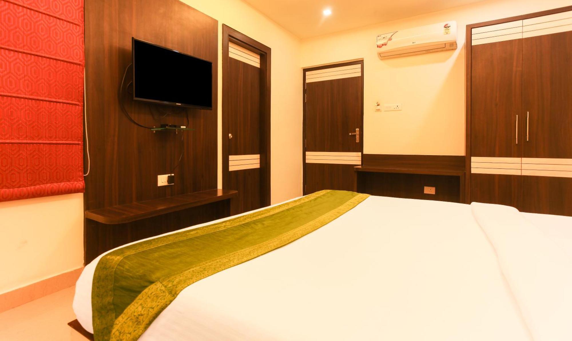 Hotel Janki International 3 Km From Kashi Vishwanath Temple Free Pickup From Railway Station Варанасі Екстер'єр фото