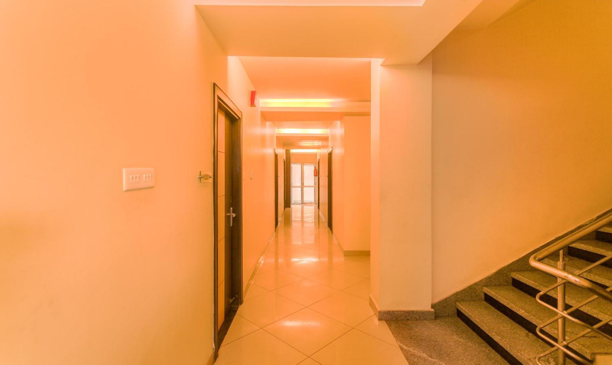 Hotel Janki International 3 Km From Kashi Vishwanath Temple Free Pickup From Railway Station Варанасі Екстер'єр фото