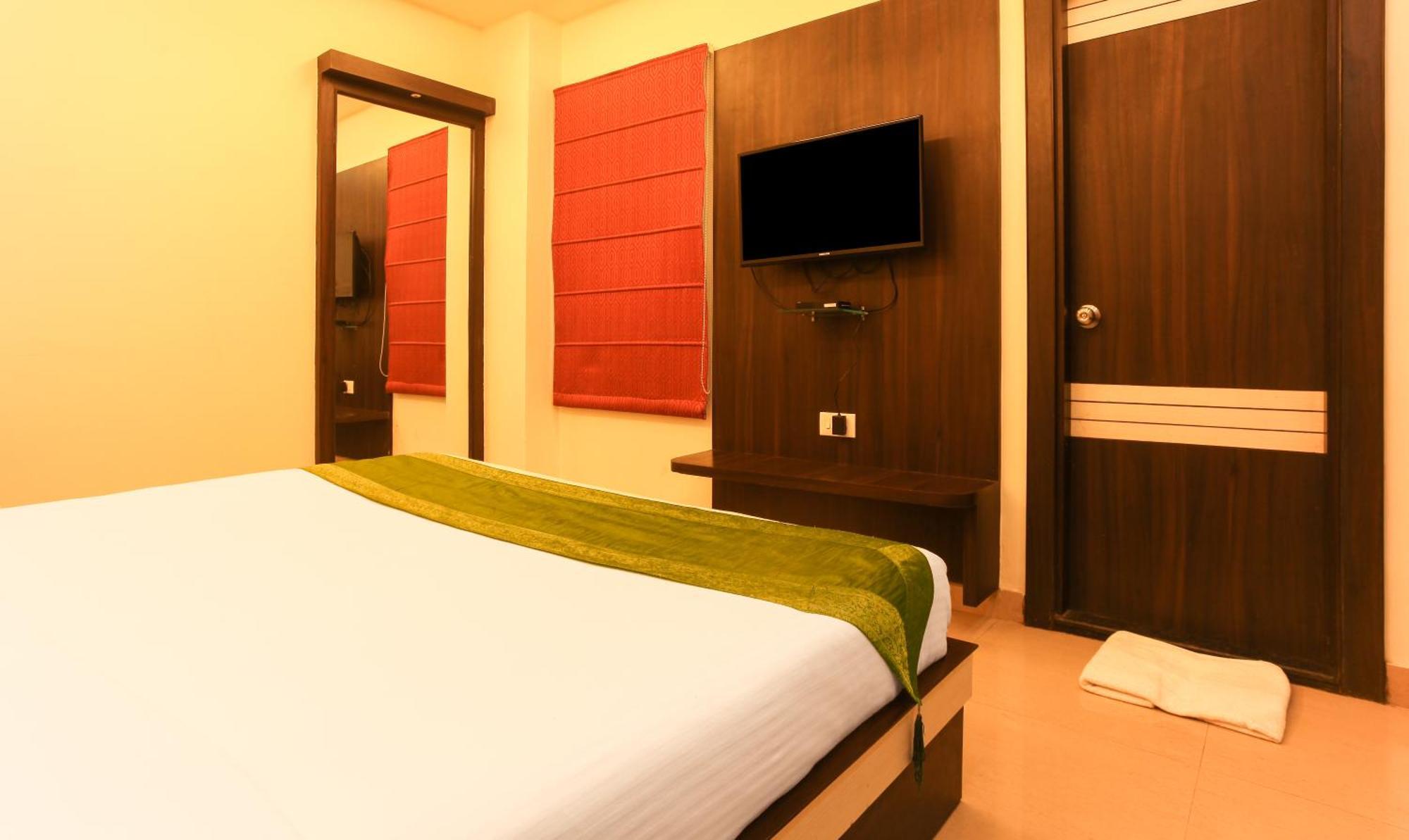 Hotel Janki International 3 Km From Kashi Vishwanath Temple Free Pickup From Railway Station Варанасі Екстер'єр фото