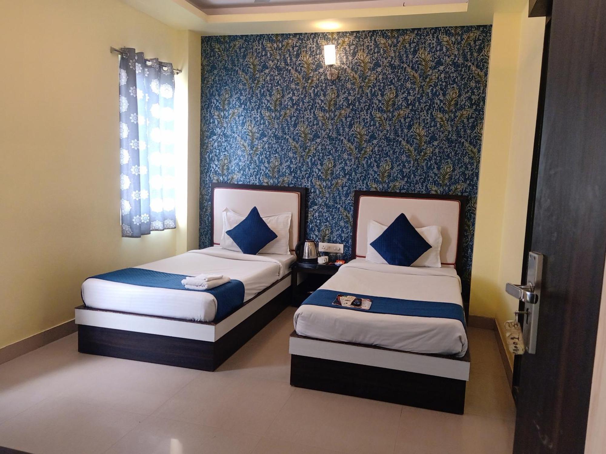 Hotel Janki International 3 Km From Kashi Vishwanath Temple Free Pickup From Railway Station Варанасі Екстер'єр фото