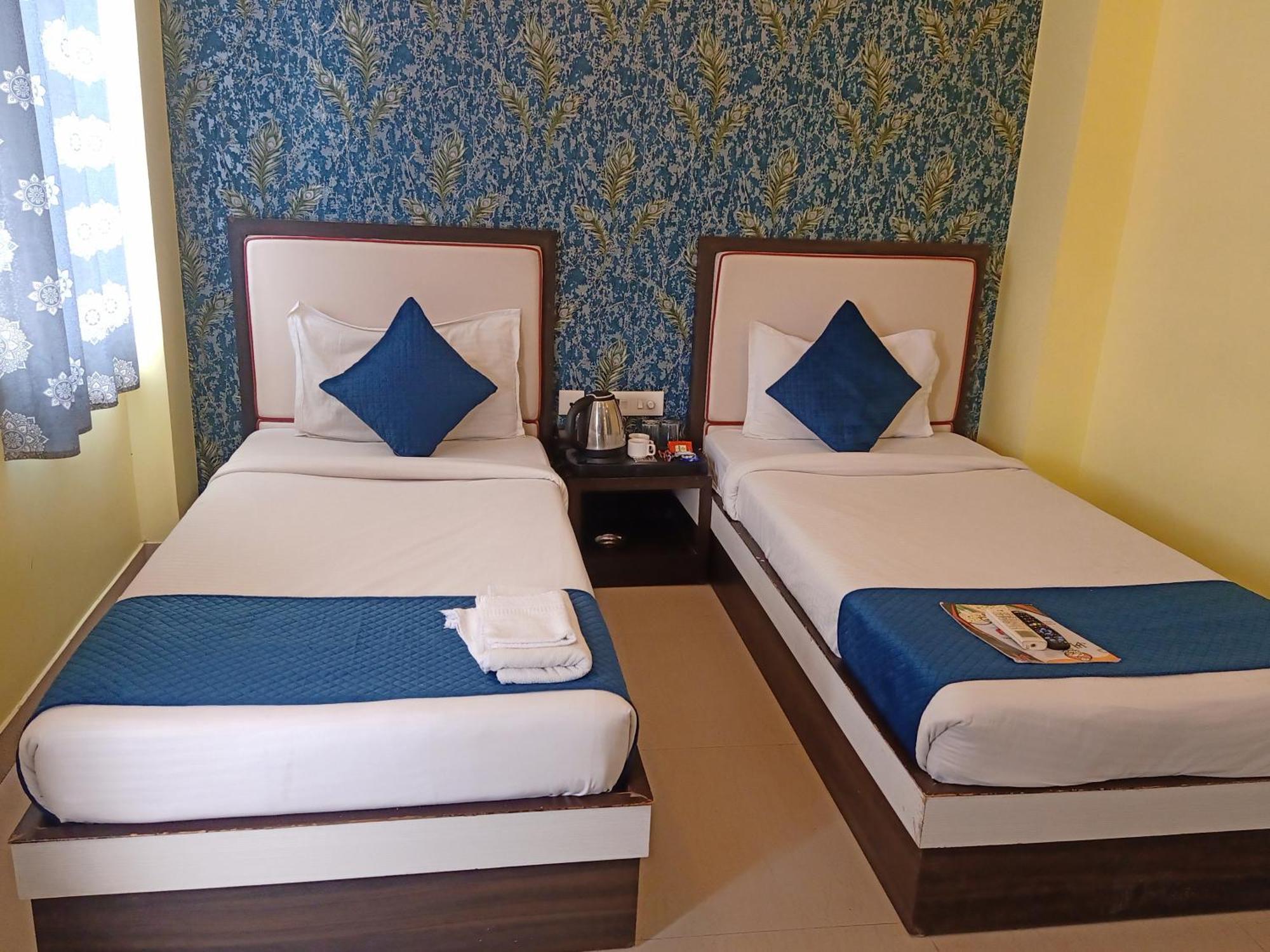 Hotel Janki International 3 Km From Kashi Vishwanath Temple Free Pickup From Railway Station Варанасі Екстер'єр фото