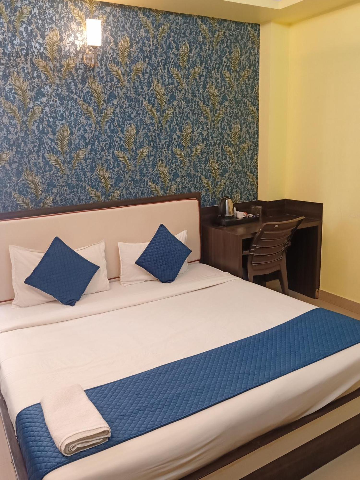 Hotel Janki International 3 Km From Kashi Vishwanath Temple Free Pickup From Railway Station Варанасі Екстер'єр фото