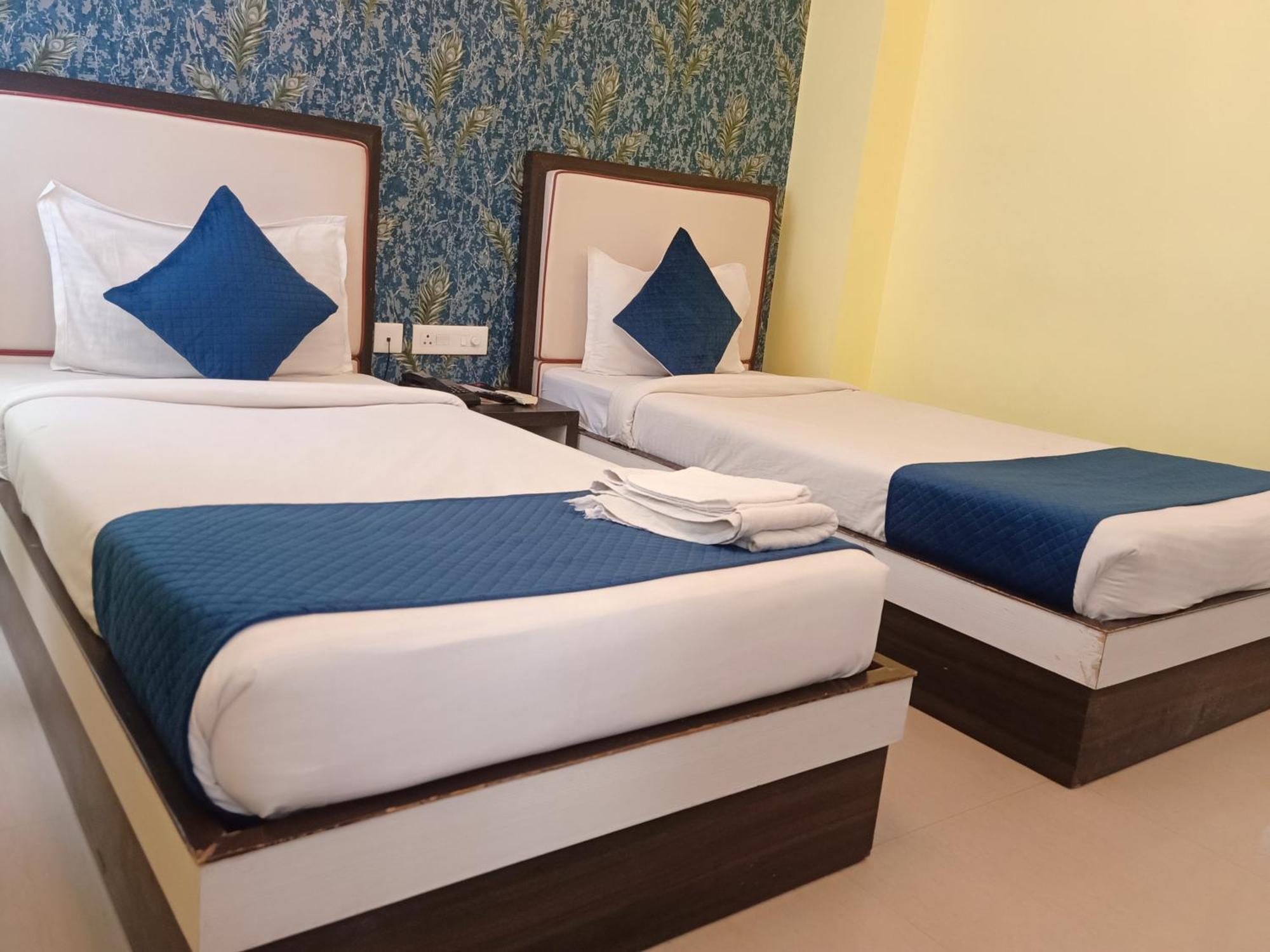 Hotel Janki International 3 Km From Kashi Vishwanath Temple Free Pickup From Railway Station Варанасі Екстер'єр фото