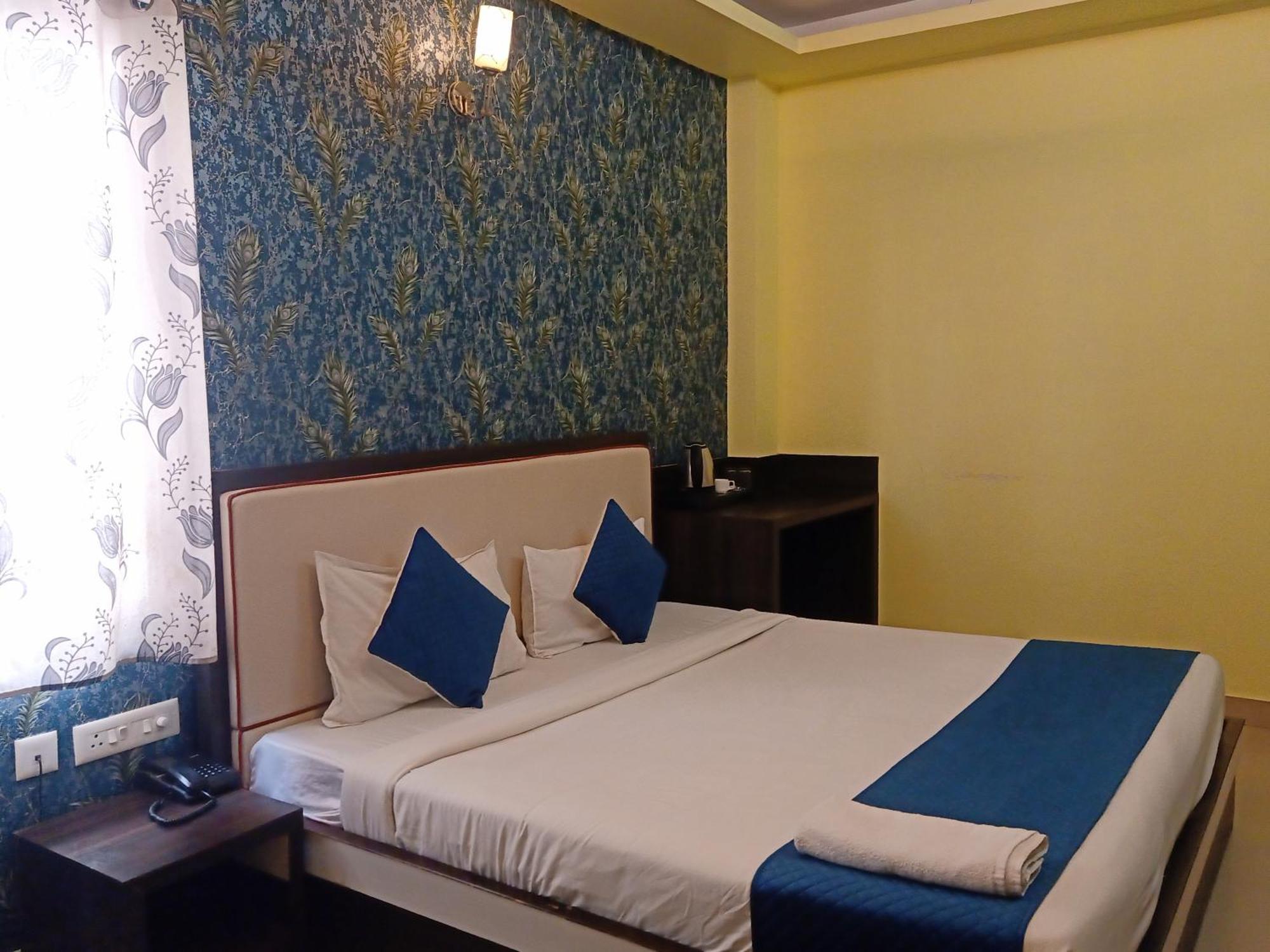 Hotel Janki International 3 Km From Kashi Vishwanath Temple Free Pickup From Railway Station Варанасі Екстер'єр фото